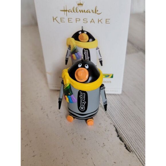 Hallmark "Suited" for the Season 2006 Crayola ornament Xmas - Picture 2 of 6